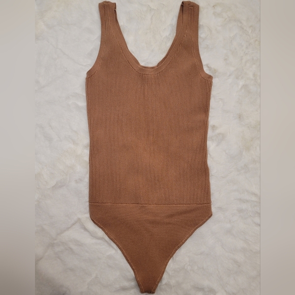 Abercrombie & Fitch Ottoman Scoopneck Bodysuit Tank Top Sz Med Tan/Brown Ribbed - Picture 1 of 16